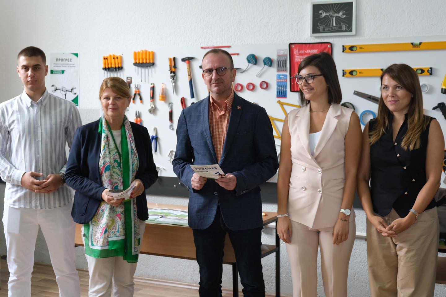 Kryetari Taravari viziton Shkollën e Mesme Teknike në Gostivar, përuron punëtorinë e re